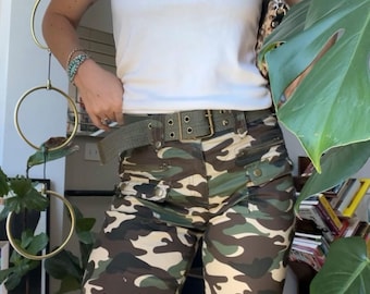 VTG Y2K Camo Capri Pants
