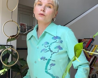 Blusa VTG anos 70 com gola menta