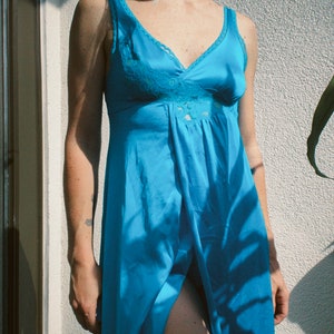 Hellblaues Nylon Slip Dress Bild 2