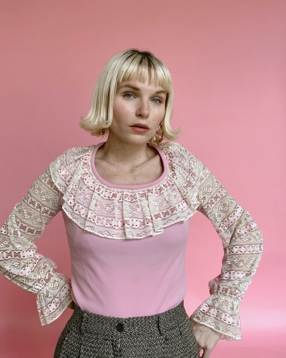 VTG 70s | Pink Ribbon Lace Long Sleeve Top