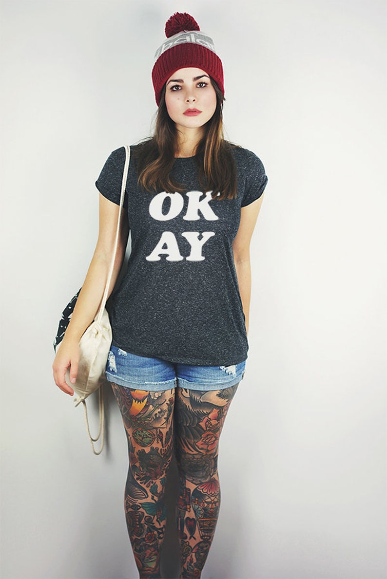 Shirt OKAY Triangle Hipster Vintage Print Typo Bild 1