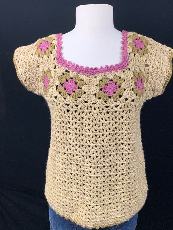 Crochet granny square short sleeve pullover