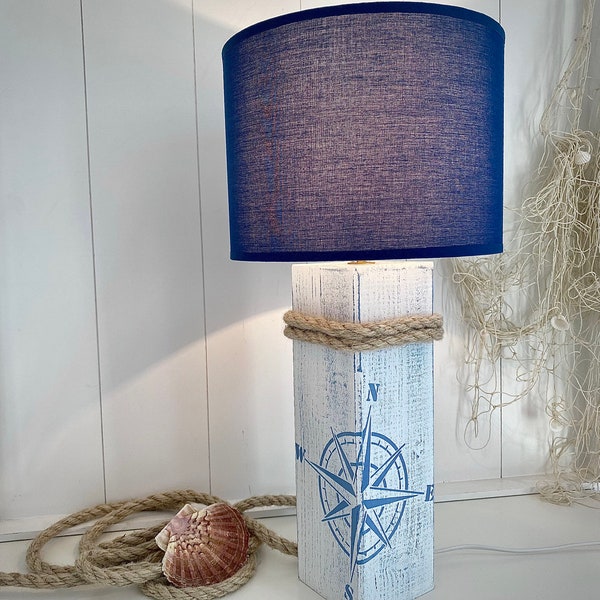 Maritime Tischlampe ‚Windrose’ 52 cm im Shabby-Stil, Scandi-Stil, maritime Beleuchtung, Kompass, maritime Beleuchtung