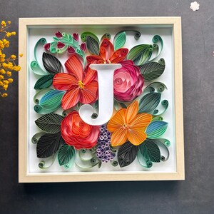 Letra J, Iniciales del nombre, Idea de regalo para niños, Arte con monogramas, Arte infantil, Amor floral, Letrero con nombre, Arte infantil con monogramas, Arte de jungla urbana, Envíos
