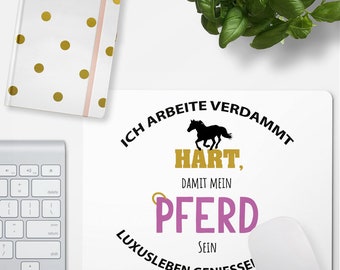 JUNIWORDS Mousepad "Ich arbeite verdammt hart, damit mein Pferd sein Luxusleben geniessen kann." - 100 % Made in Germany