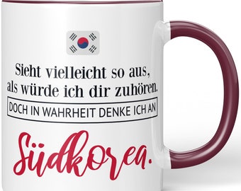 JUNIWORDS Tasse "Sieht vielleicht so aus, als würde ich dir zuhören. Doch in Wahrheit denke ich an Südkorea." - 100 % Made in Germany