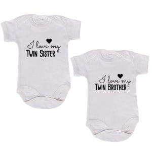 JUNIWORDS Babybody I love my twin brother & I love my twin sister Weiß Blau Rosa Weiß Schwarz 100 % Made in Germany Weiß/White