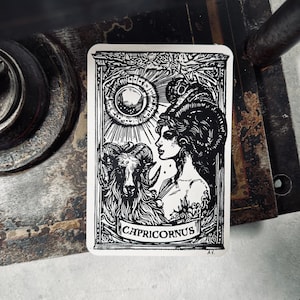 Signo del zodiaco Capricornio linograbado | impresión hecha a mano | Postal de astrología DIN A6 | Linograbado del zodiaco | pequeña idea de regalo