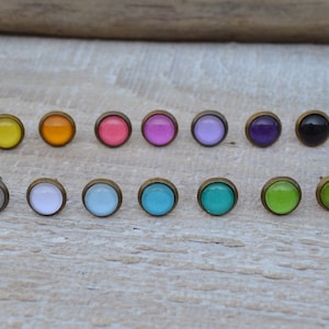 Feather jewelry - stud earrings - colored - bronze - 8 mm - solid colors - stud earrings