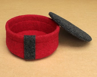 Small round basket made of wool felt with lid, felt basket with lid, felt utensil, lidded basket, designer basket with lid