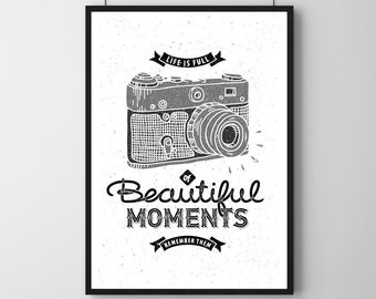 Poster Beautiful Moments | Vintage | Photographe | vieille caméra | Décoration murale | Impression d’art | Cadeau | Peinture murale | Hobby | noir et blanc