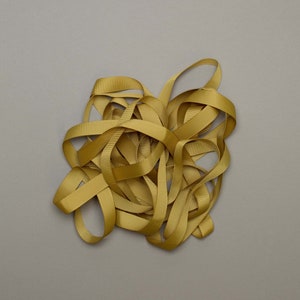Nastro regalo giallo oro da 5 m, nastro comodo da annodare per confezionare i regali, nastro grosgrain robusto lungo 5 m x largo 16 mm