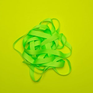 5 m cadeaulint neongeel, lint comfortabel om te knopen voor het inpakken van cadeaus, 5 m lang x 16 mm breed stevig grosgrain lint