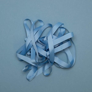 Nastro regalo da 5 m, blu medio, comodo da annodare per confezionare i regali, lungo 5 m, robusto nastro grosgrain largo 16 mm