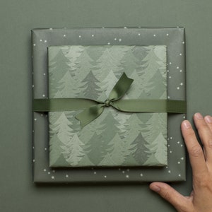3x papel de regalo de doble cara Árboles de Navidad y estrellas en verde de papel reciclado, paquete de regalo festivo de Navidad para hombres y mujeres imagen 6