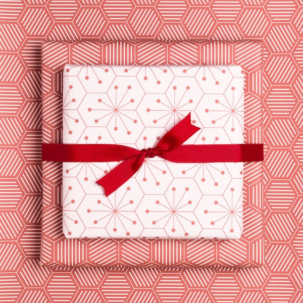 3x Doppelseitiges Geschenkpapier grafisches Fliesen Muster rosa rot aus Recyclingpapier, modernes geometrisches Weihnachtspapier für Frauen