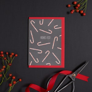 Weihnachtskarte mit Zuckerstangen "Frohes Fest" in grau, rot und weiß, süße Candy Cane Stangen für Kinder und Erwachsene aus Recyclingpapier