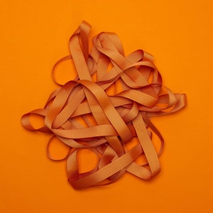 Nastro regalo arancione da 5 m, nastro comodo da annodare per confezionare i regali, nastro grosgrain robusto lungo 5 m x largo 16 mm