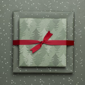 3x papel de regalo de doble cara Árboles de Navidad y estrellas en verde de papel reciclado, paquete de regalo festivo de Navidad para hombres y mujeres imagen 1