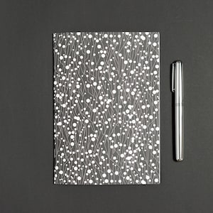 Notizheft A5 dotted, schwarzes Notizbuch softcover, perfekt als Bullet Journal, Traumtagebuch, Junk Journal, Trauertagebuch oder Skizzenbuch