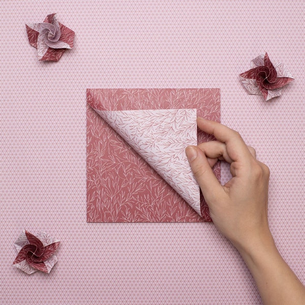 Origami Papier "Pflanzen" zum Basteln - zweiseitiges Faltpapier in weinrot und rosa mit zartem Blumenmuster, 25 Blatt, 15cm, Recyclingpapier