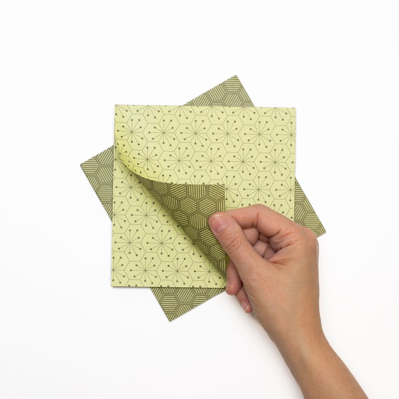 Origami Papier zum Osterdeko Basteln Zweiseitiges Bastelpapier in grün, 15cm Faltpapier mit grafischem Muster, 25 Blatt Recyclingpapier Bild 2