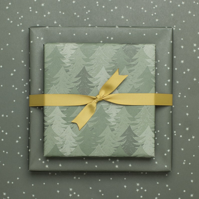 3x papel de regalo de doble cara Árboles de Navidad y estrellas en verde de papel reciclado, paquete de regalo festivo de Navidad para hombres y mujeres imagen 3
