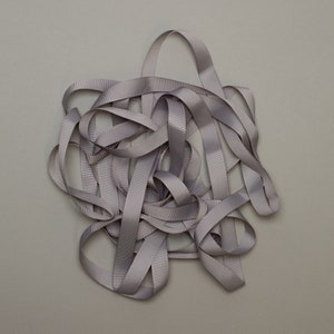 Nastro regalo grigio chiaro da 5 m, nastro comodo da annodare per confezionare i regali, nastro grosgrain robusto lungo 5 m x largo 16 mm