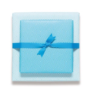 3x Doppelseitiges Geschenkpapier türkis mit geometrischem Muster aus Recyclingpapier, modernes grafisches Papier für Erwachsene und Kinder