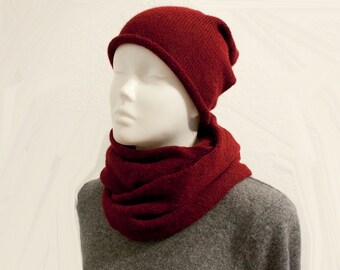 Bordeaux-red, knitted hat made of fine (baby)alpaca wool / brodeaux babyalpaca beanie