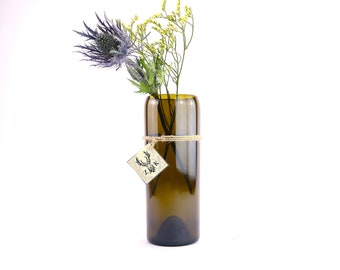 Blumenvase / Upcycling / handgefertigt aus einer Weinflasche / ZimmerKultur # 3 / Antikgrün / ca. 20,5 cm