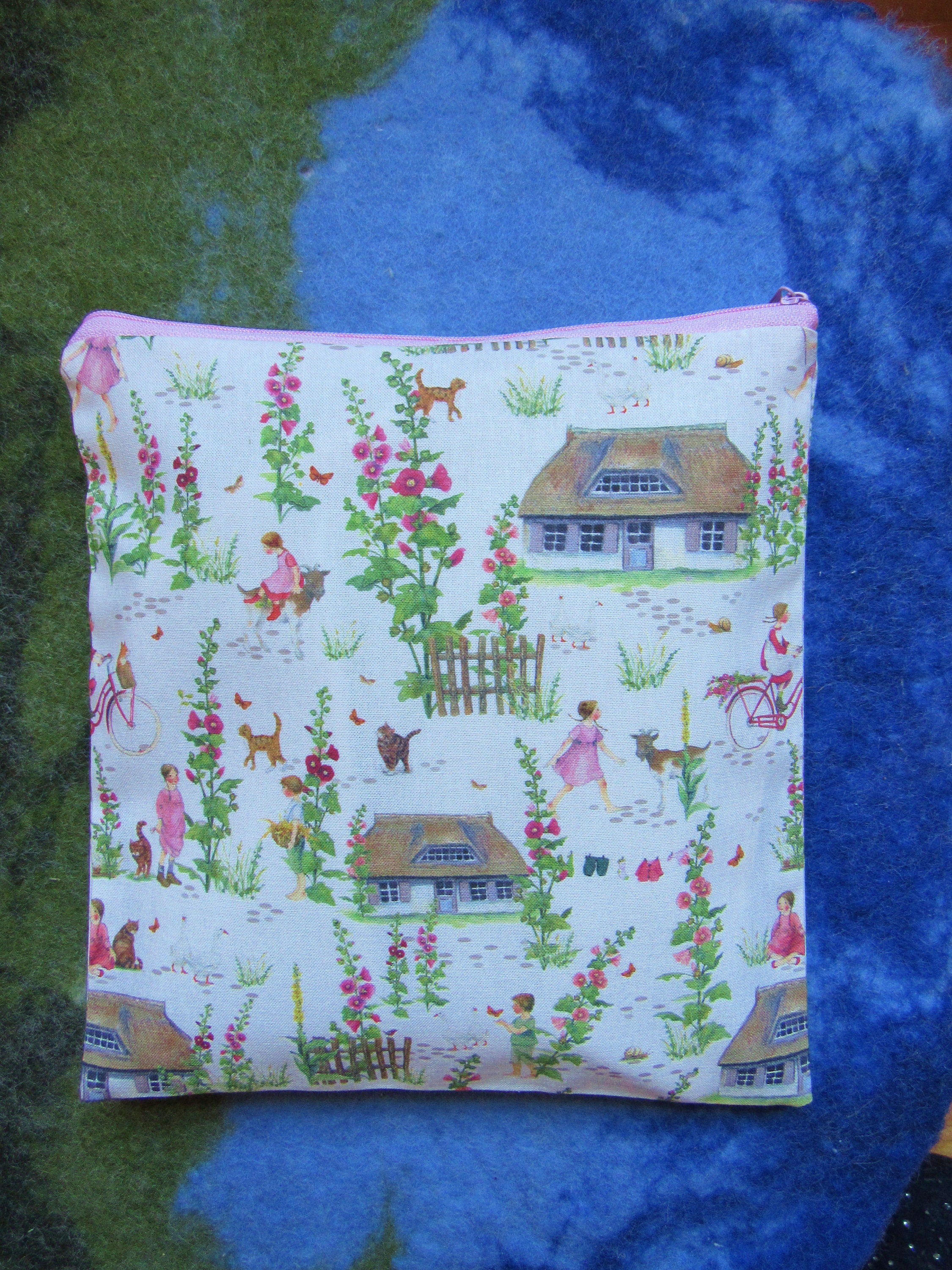 Herb cushion mountain meadow, Acufactum Waldorf, child, elf, fairy, imp, fairy tale, strawberry, Waldorf,