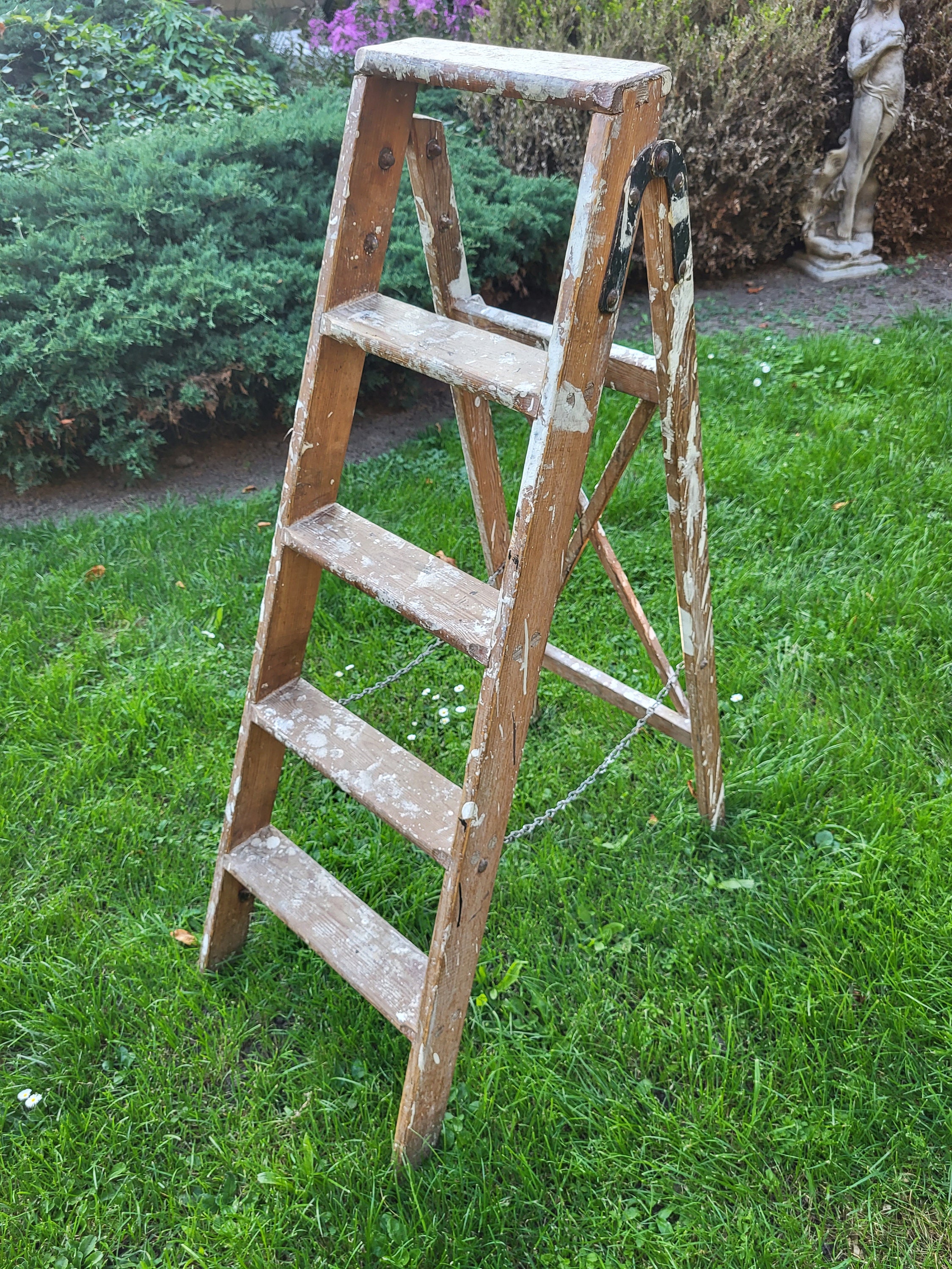 1:12 scale Wooden Step Ladder folds up U3192