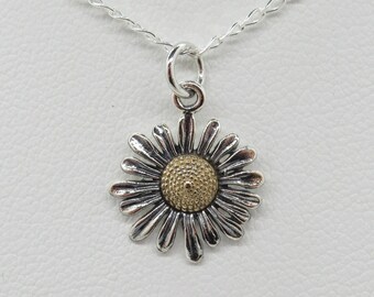 Daisy Flower Necklace - 925 Sterling Silver & Gold - Realistic Two Tone Pendant - Floral Jewelry - Gift for Girl Girlfriend Woman Wife