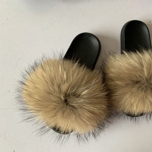 Cute top furry sandals