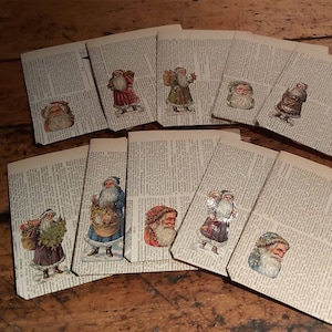 Set di 10 sacchetti realizzati con pagine di vecchi libri decorati con immagini lucide di Babbo Natale, riciclati, sacchetti regalo, vintage, shabby chic