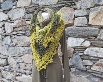 Triangular scarf with sheep's wool, alpaca and mohair in green, LARP, knitted scarf, Scottish Highlands, Middle Ages, Outlander inspired