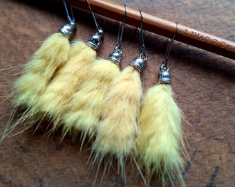 Stitch markers, 3-piece set, pendant made of real fur in yellow, handmade, stitch markers, knitting