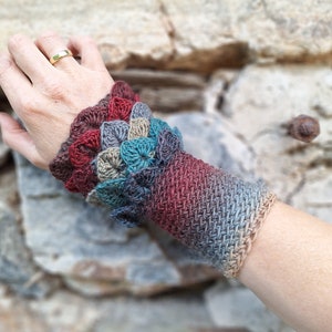 crocheted hand warmers made of finest merino wool in a special colour combination, arm warmers, cuffs, wrist warmers, wool cuffs, handcraft