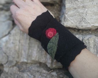 Hand cuffs for wrapping with rose appliqué made of sheep's wool, walk, cuffs, wool cuffs, roses, winter accessory walk fabric, black