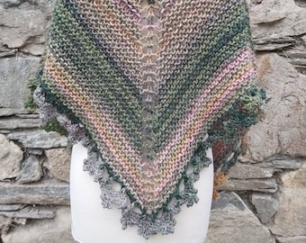 Knitted triangular scarf in green/pink made of sheep's wool and polyamide, shawl, scarf, stole, scarf, medieval, dirndl, warm, scarf