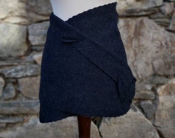 Cacheur in blue-black made of pure sheep's wool, hip flatterer, kidney warmer, wool skirt, clothing made of wool, wrap skirt, wool fabric, felt skirt