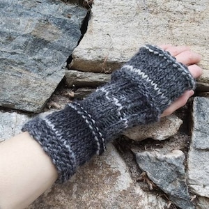 Hand warmers with thumb hole with sheep&#39;s wool, arm warmers, cuffs, wool cuffs, wrist warmers, colorful accessory for warm hands, winter