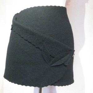 Cacheur in black made of pure sheep's wool, hip flatterer, kidney warmer, wool skirt, clothing made of wool, wrap skirt, wool fabric, felt skirt image 5