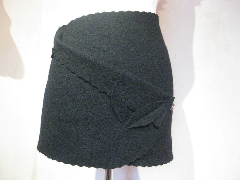 Cacheur in black made of pure sheep's wool, hip flatterer, kidney warmer, wool skirt, clothing made of wool, wrap skirt, wool fabric, felt skirt image 5