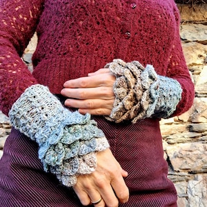 elegant hand warmers made of silk and merino wool, arm warmers, cuffs, handmade exclusive accessories, woolen cuffs, special wrist warmers