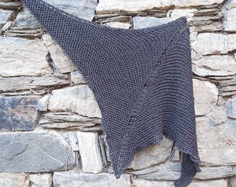 scialle triangolare lavorato a maglia realizzato in lana di pecora riciclata e cotone, scialle a spalla, stola, sciarpa, medievale, sciarpa avvolgente, Outlander, Highland