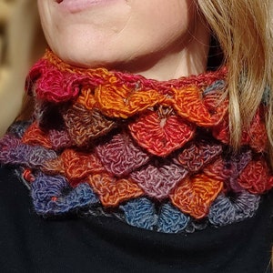 Crocheted loop made of soft merino wool, exclusive colorful shawl collar, neck flatterer, scarf, dragon pattern in orange/blue/purple