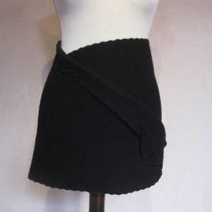 Cacheur in black made of pure sheep's wool, hip flatterer, kidney warmer, wool skirt, clothing made of wool, wrap skirt, wool fabric, felt skirt image 3