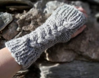 Hand warmers with thumb hole made of alpaca and sheep's wool, arm warmers, wrist warmers, medieval, highlands, claire, outlander, celts, gauntlets